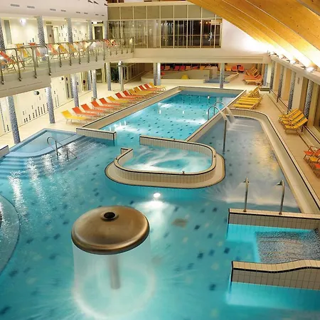 Hotel Velence & 4*