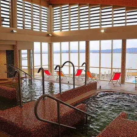 Hotel Velence & 4*